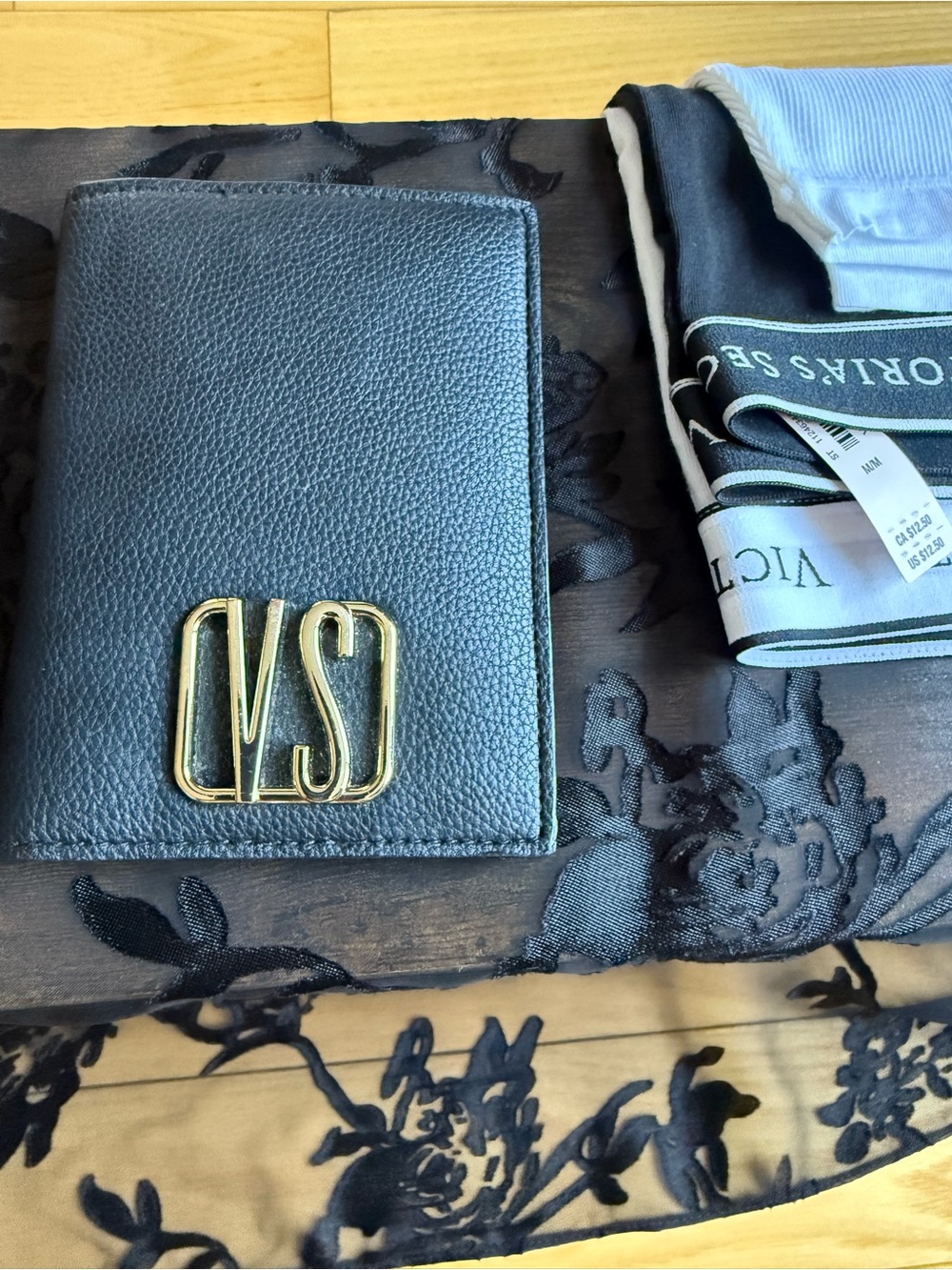 Victoria's Secret Black Pebbled Leather Card & Key Holder with Gold VS Emblem